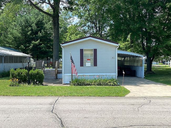 Photo of 91 Brook Dr, Brookfield, OH