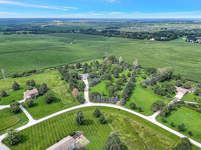 Photo of 19425 Hilltop Dr, Gretna, NE