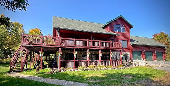 11 Laura Dr, Morrisonville, NY