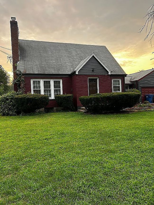 Photo of 41 Chestnut Dr, Windsor, CT