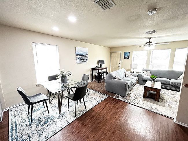 Additional photo 1 of property located at 2318 Kingsway Dr