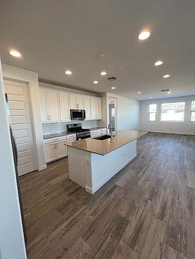 Image of 2374 E Ridgewood Ln