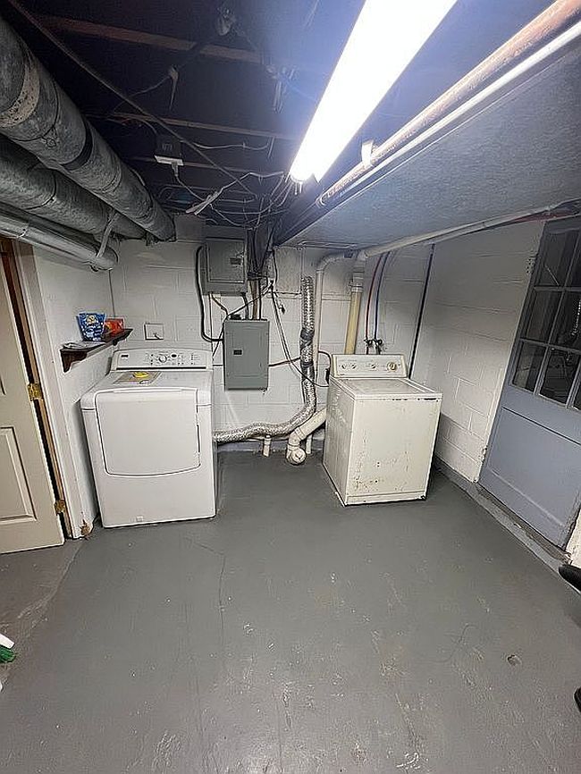 Image of 105 W Main St