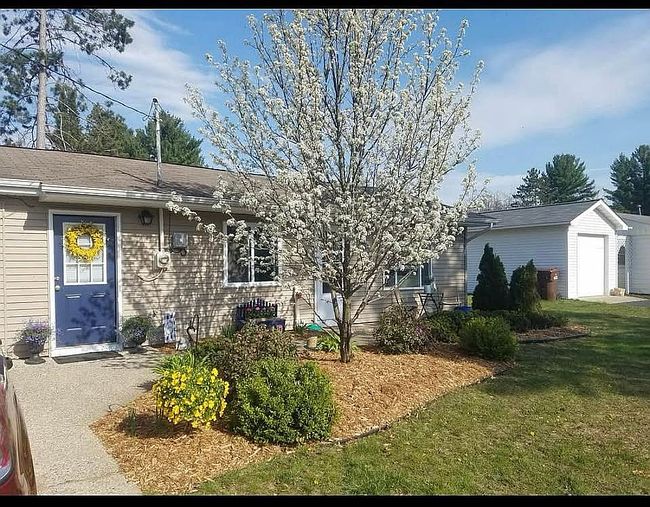 Photo of 1924 Lakewoods Beach Rd, Saint Helen, MI