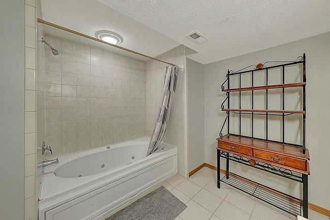 Photo of 19425 Hilltop Dr, Gretna, NE