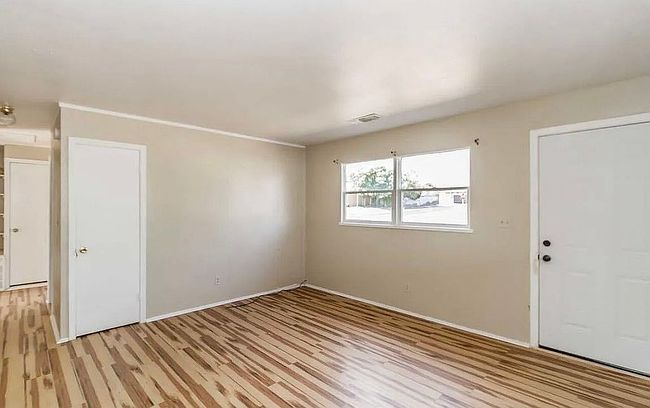 Additional photo 1 of property located at 2800 Redwood St