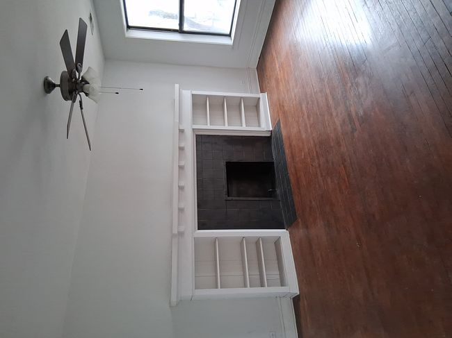 Image of 651 E 50th Pl Apt 2W