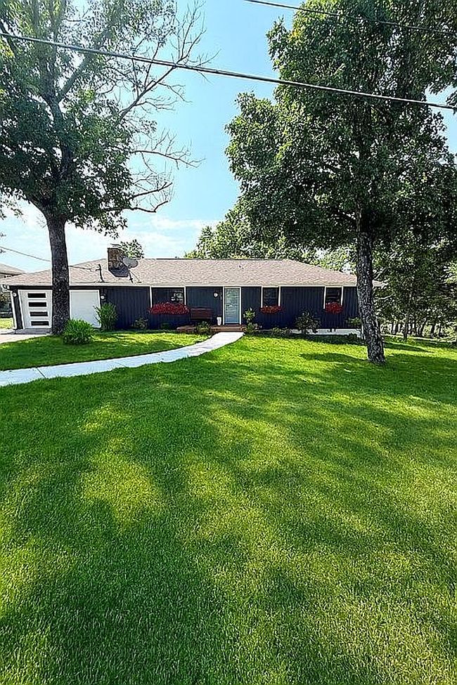 Photo of 178 Pinewood Dr