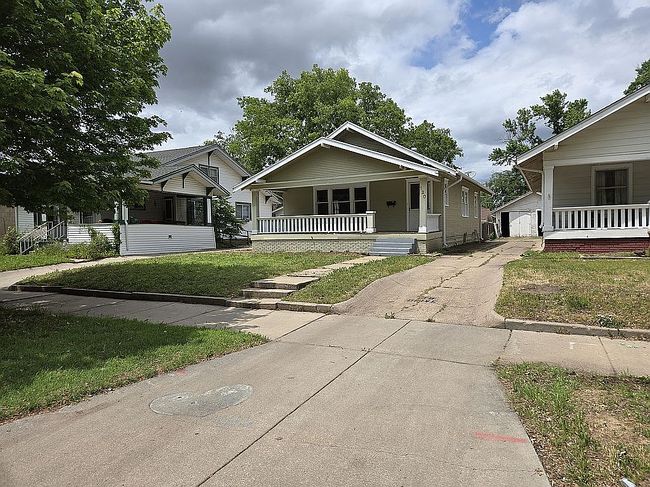 Image of 120 W 17th Ave