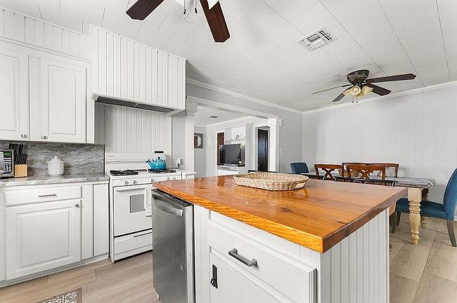 Image of 222 Lucille St