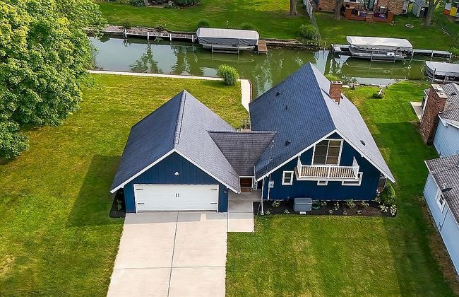 Photo of 829 Teal Dr, Quincy, MI