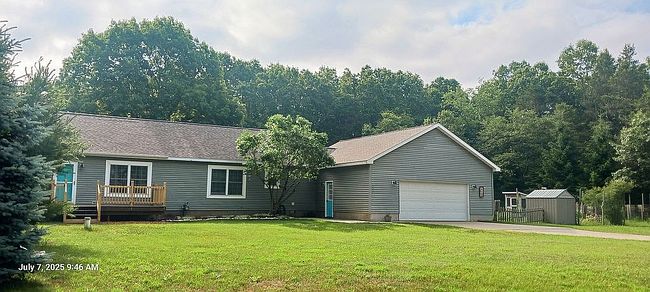 Photo of 410 Birchwood Dr, Manistee, MI