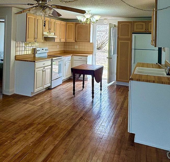 Photo of 221 S 5th St, Edmore, MI