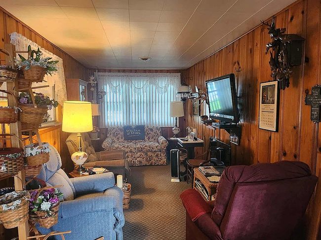 Image of 209 E Christiana St
