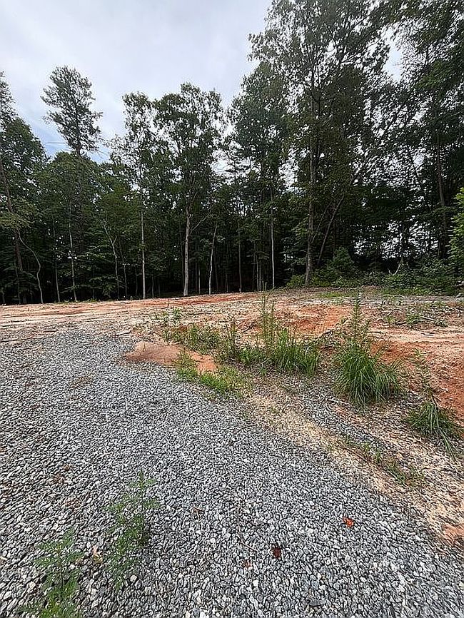 Photo of 5634 Bee Tree Ave, Morganton, NC
