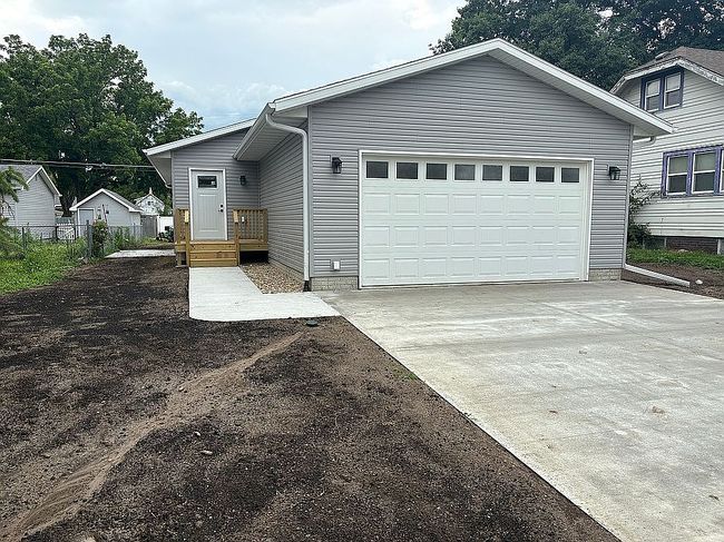 Photo of 308 S 13th Pl