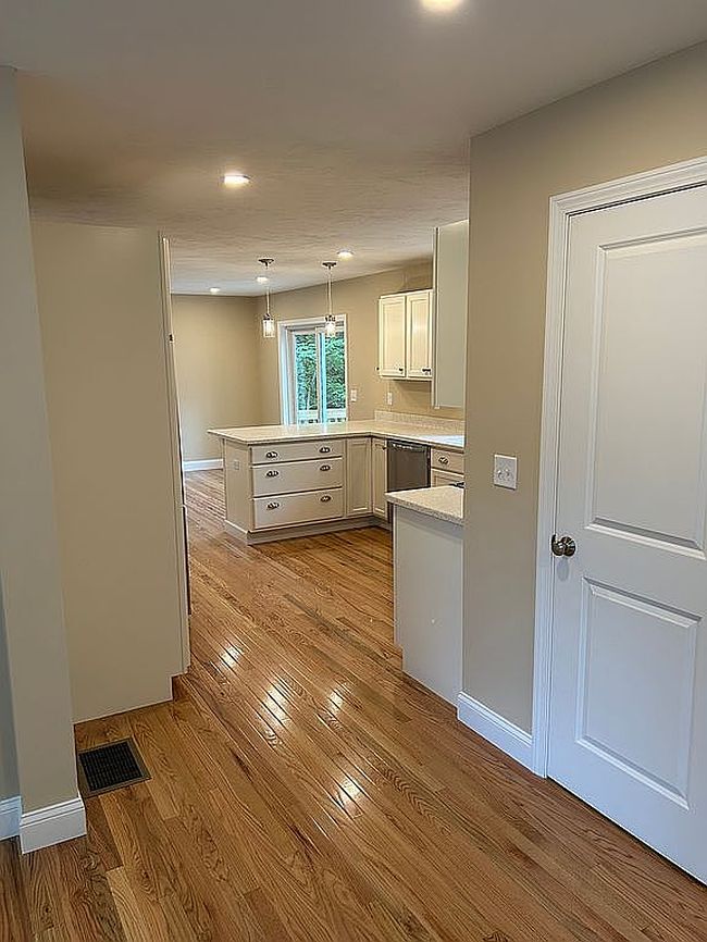 Photo of 18 Columbine Rd, Mansfield, MA