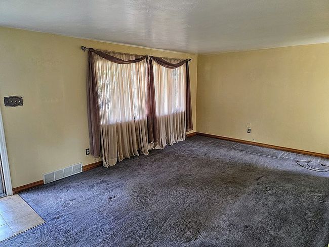 Photo of 115 Bost Dr, West Mifflin, PA