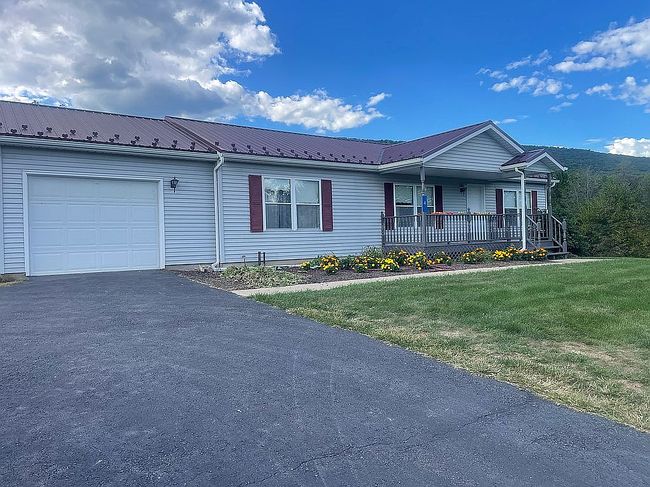 Photo of 4 Mountain Ln, Mill Hall, PA