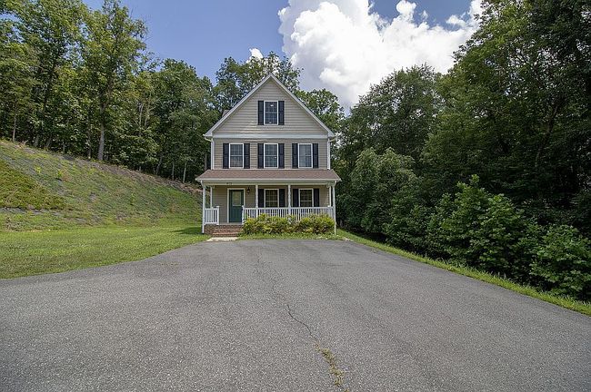 Photo of 872 Two Bid Rd, Evington, VA