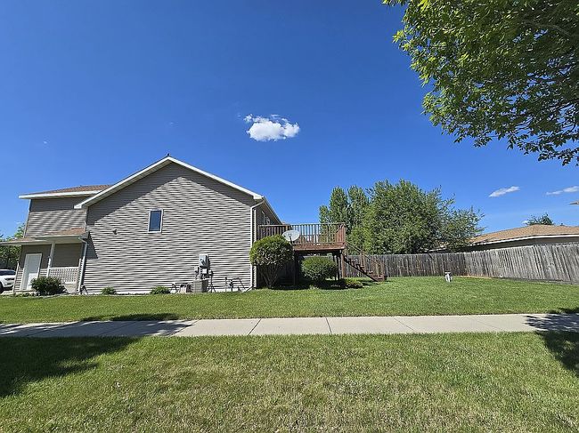 Photo of 1002 Selkirk Cir, Grand Forks, ND
