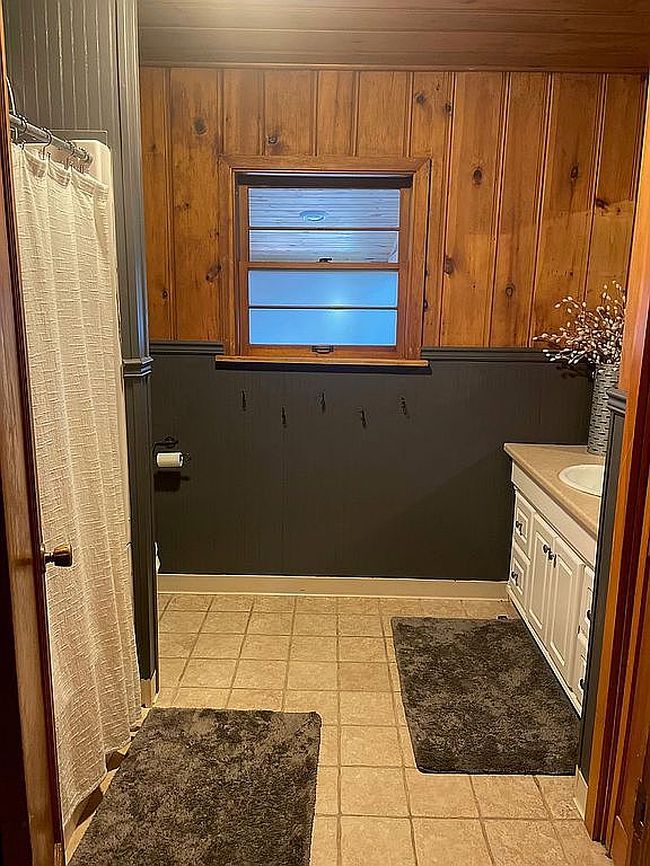 Photo of 626 18th St W, Clear Lake, IA
