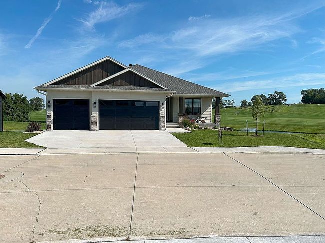 Photo of 932 Long Dr, Solon, IA