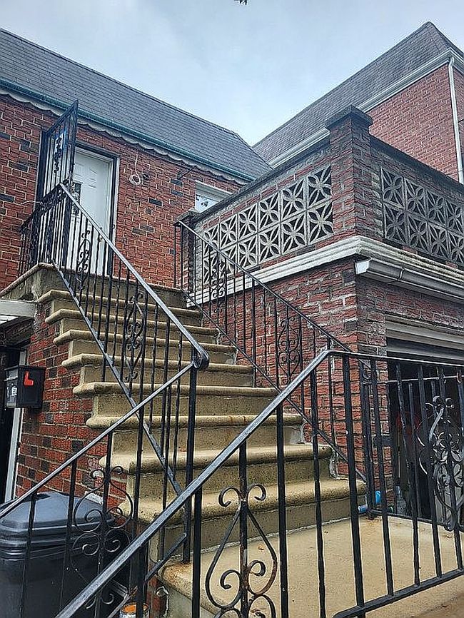 Additional photo 1 of property located at 2047 48th St