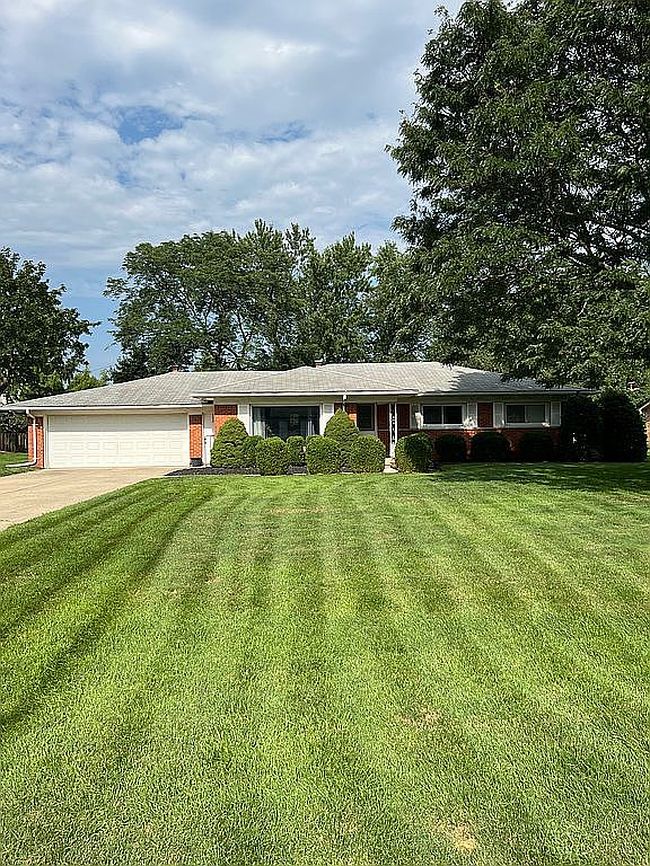 Photo of 52070 Honeysuckle Dr, Shelby Township, MI