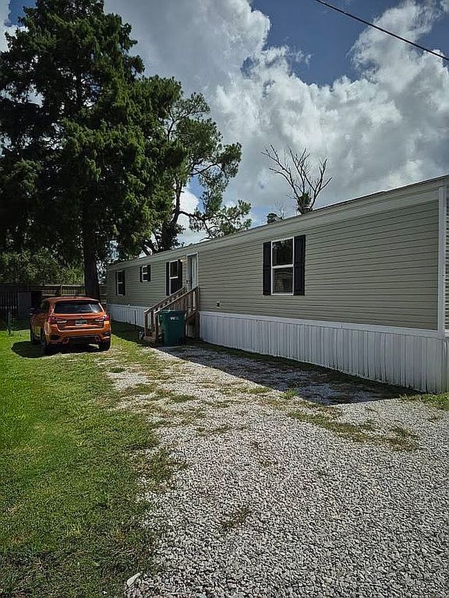 Photo of 104 Ogden Dr, Youngsville, LA