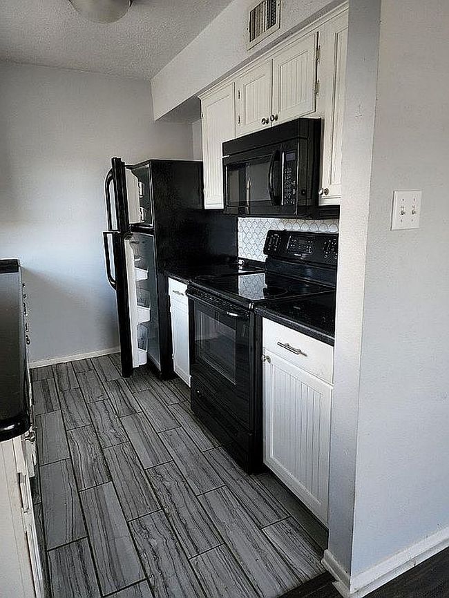 Photo of 2901 Helena Ave Apt 406, Nederland, TX