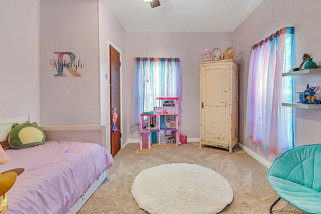 Photo of 182 Douglas St, Van Alstyne, TX