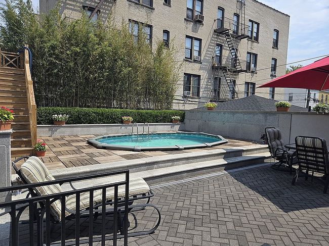 Image of 225 73rd St