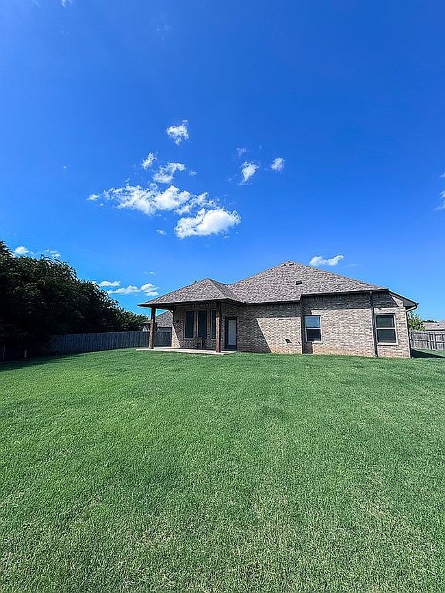 Photo of 1326 Pebble Pond Dr, Norman, OK