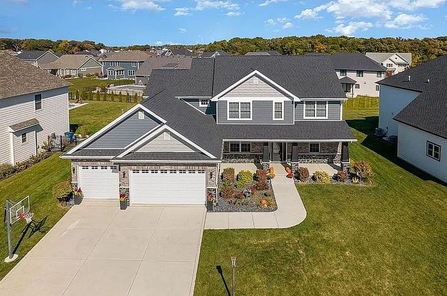 Photo of 13028 Waterleaf Dr, Saint John, IN