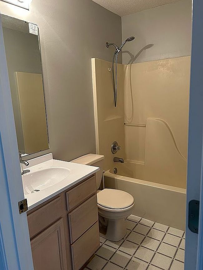 Photo of 613 Jaime Lynn Ct, Edwardsville, IL