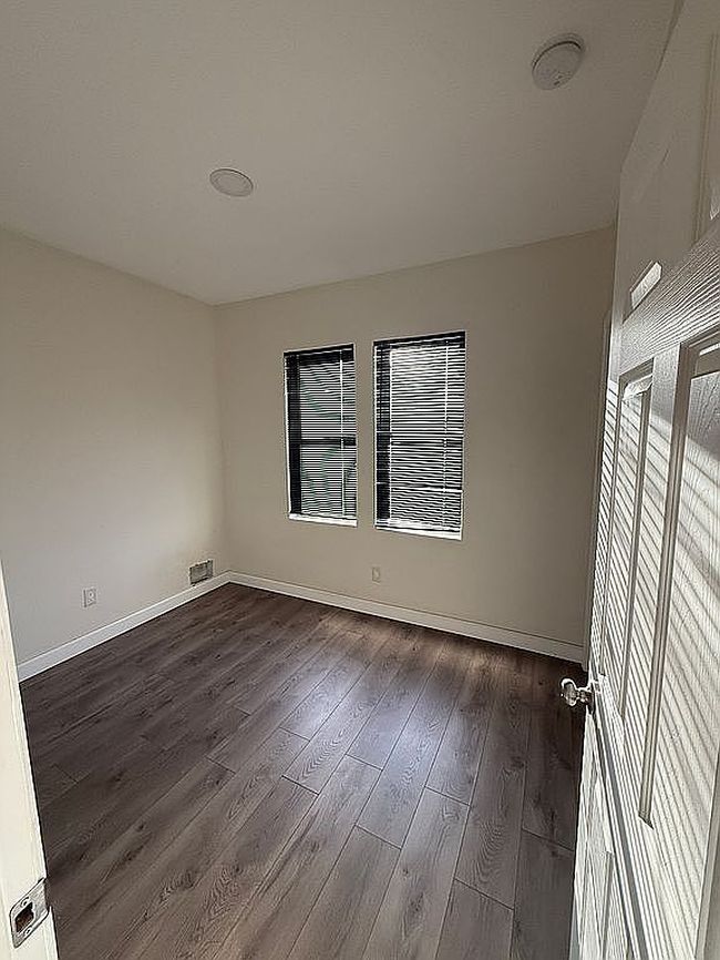Image of 5952 Hazlett St