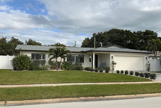 Photo of 1190 Yacht Club Blvd