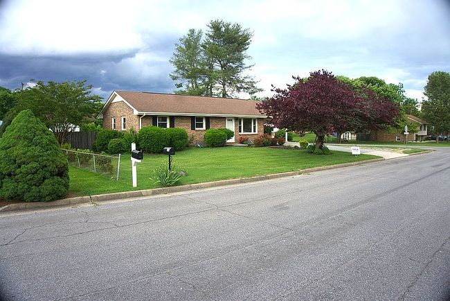 Image of 6890 Riverbend Dr