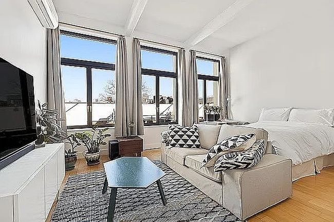 Image of 242 S 1st St Apt 2B