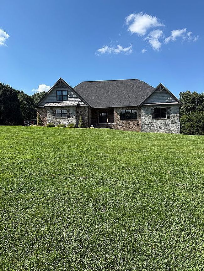 Photo of 159 N Victor Way