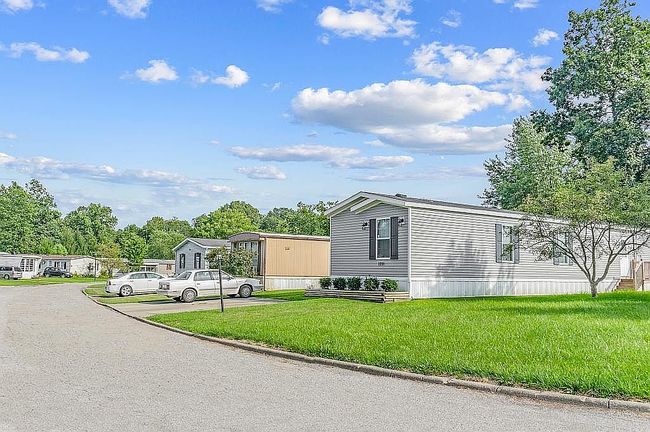 Photo of 1091 E Park Dr, Brookfield, OH