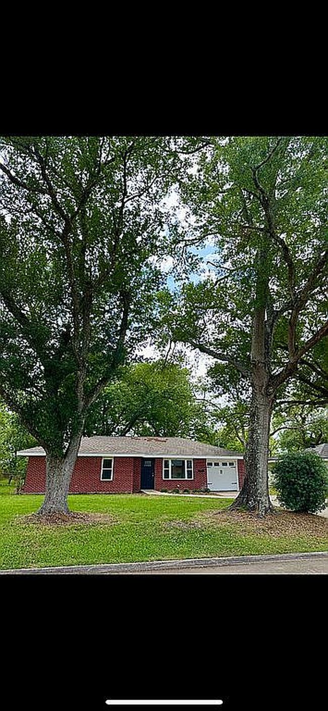 Image of 829 Bluebonnet St