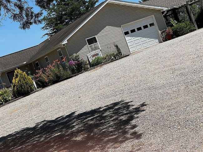 Photo of 2402 Lobelville Hwy, Linden, TN