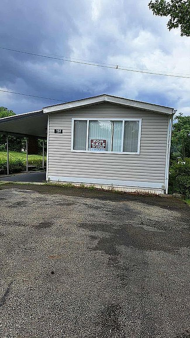 Photo of 162 Cardinal Dr, Jeannette, PA