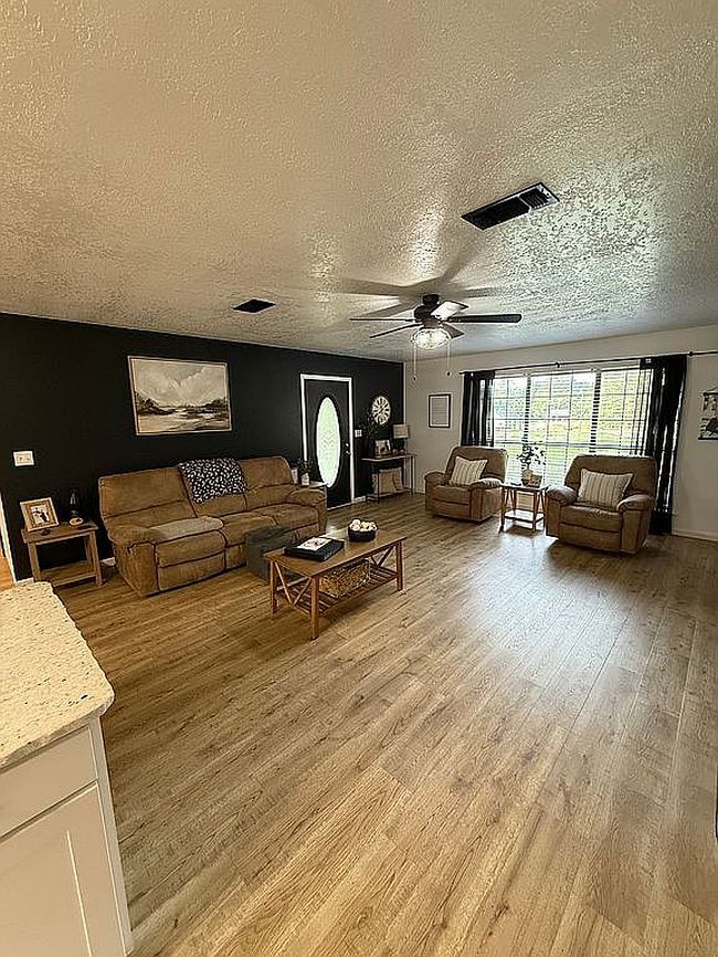 Image of 284 W Robinson Rd