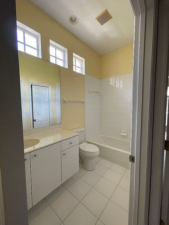 Image of 408 Sw Horseshoe Bay