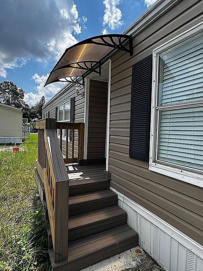 Photo of 9519 Sun Dial Dr, Tampa, FL