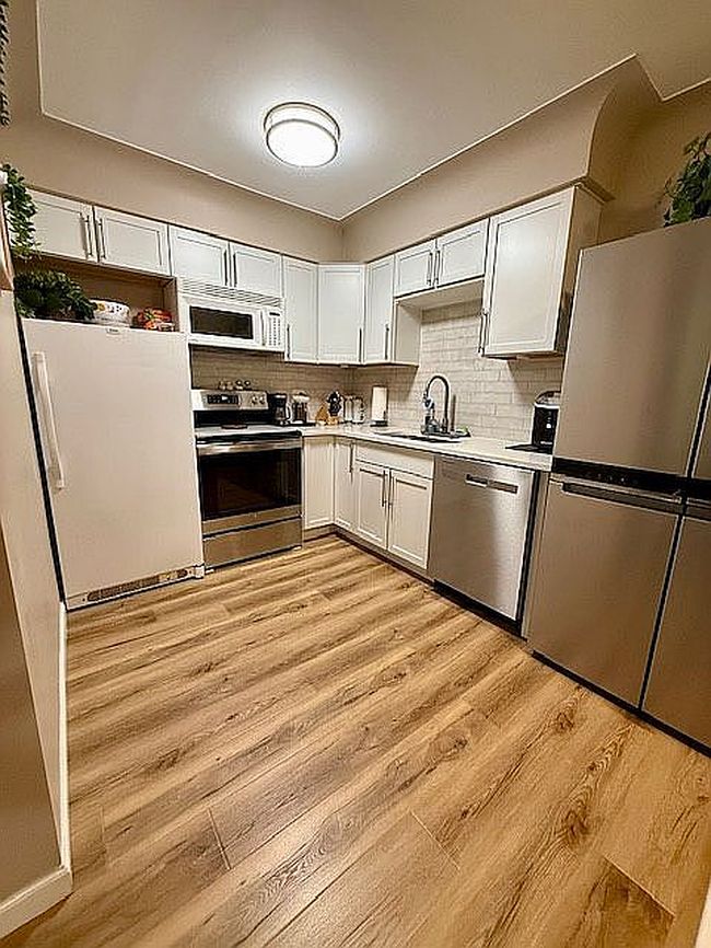 Photo of 995 N Cass Lake Rd Apt 123, Waterford, MI