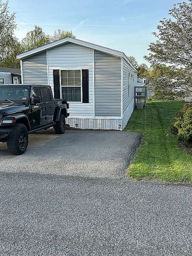 Photo of 266 Rolling Hills Vlg, Morgantown, WV